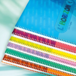 Cahier spirale A4 petits carreaux – 140 pages, couverture plastifiée